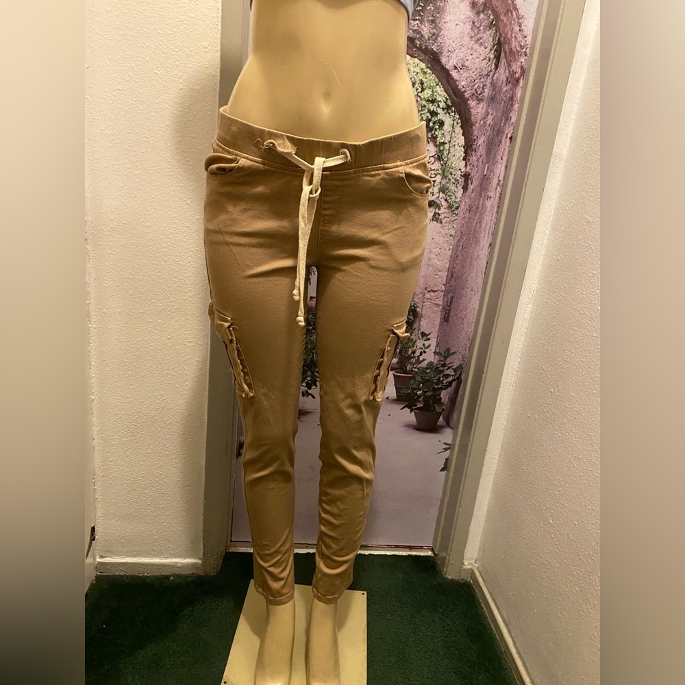 Fashion nova Cargo mid-rise tan pants size L